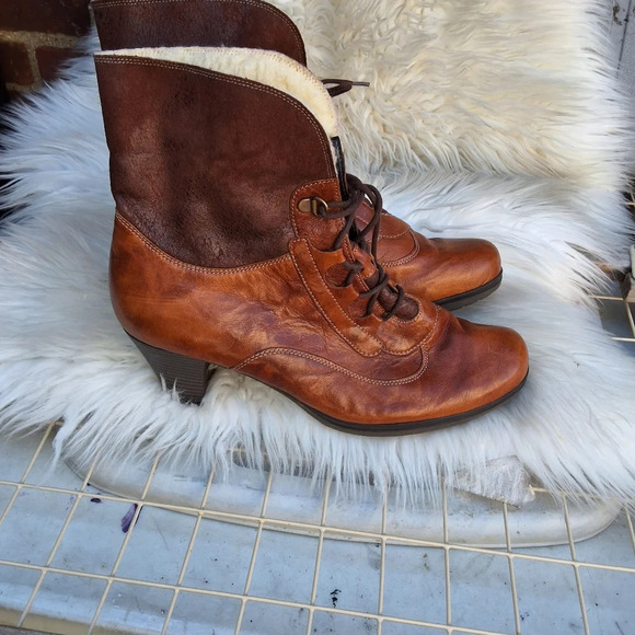 Gabor Laced shearling " Granny" Boots 8.5 - Picture 8 of 15